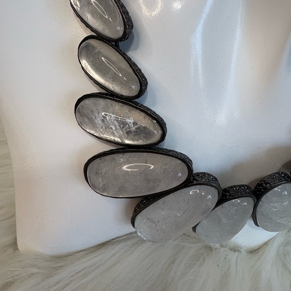 Chic Black and White Women's Necklace - Picture 2 of 6